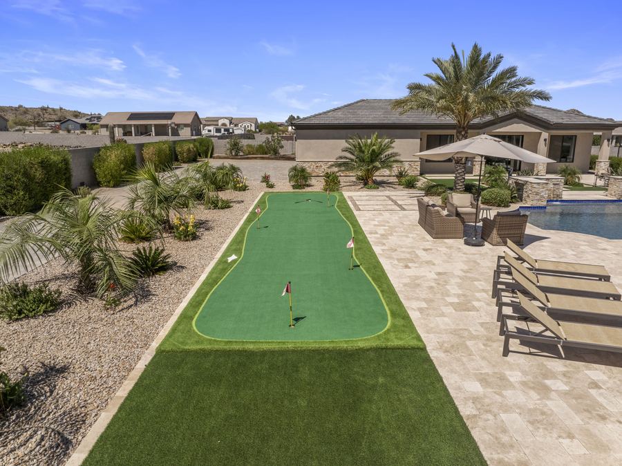 Putting green beside the lounge deck and pool